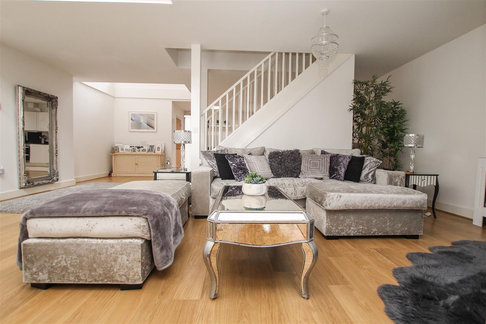 Kensington Way, Brentwood Keith Ashton